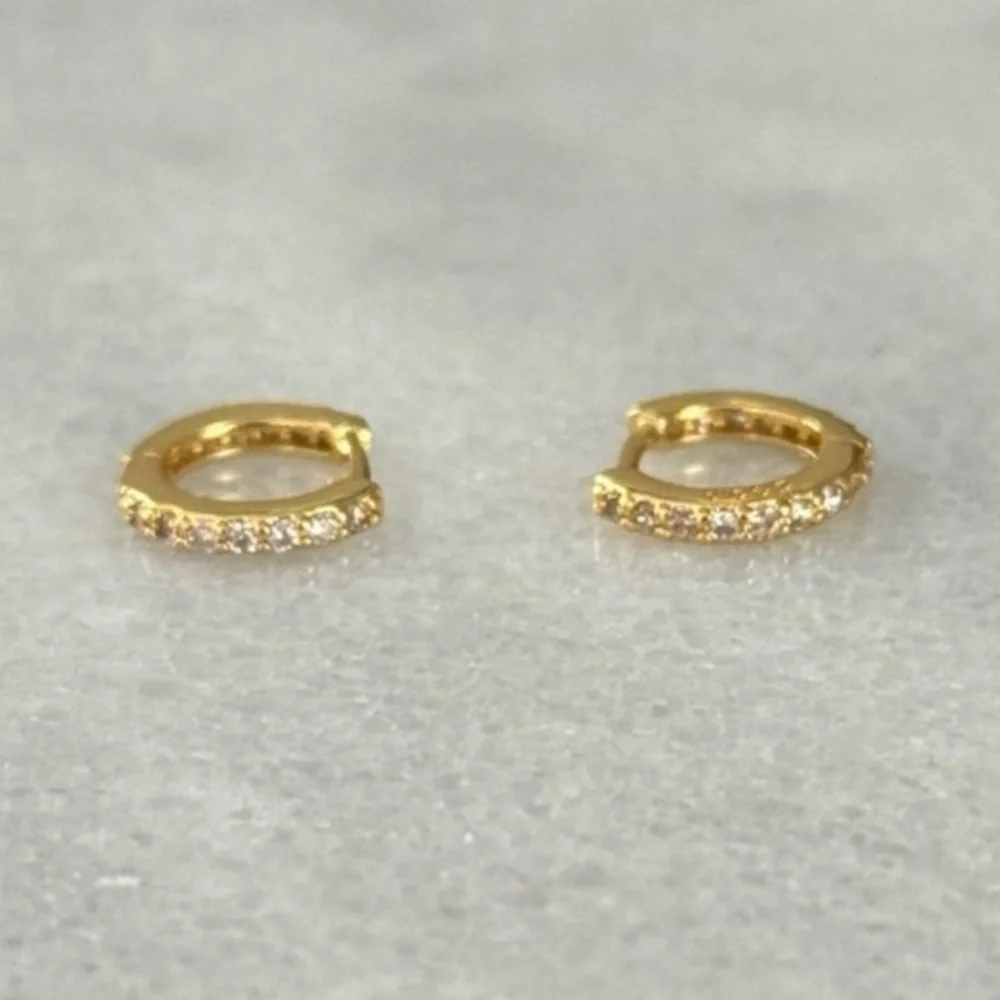 Gold Crystal Pave Small Huggie Hoop Earrings Brand New 28$